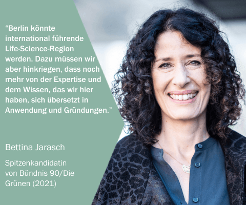 Frau mit dunklen lockigen Haaren, Neben ihr steht ein Zitat.