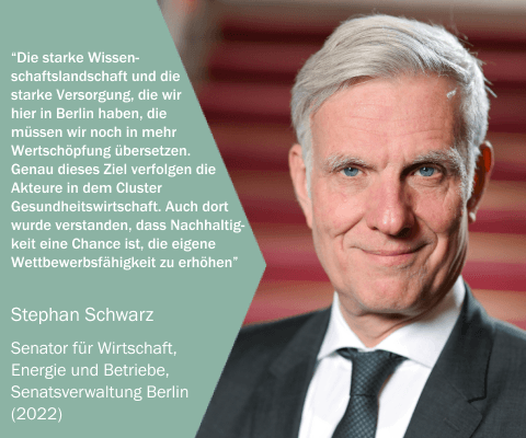 Ein Mann mit hellen Haaren. Neben ihm steht ein Zitat.