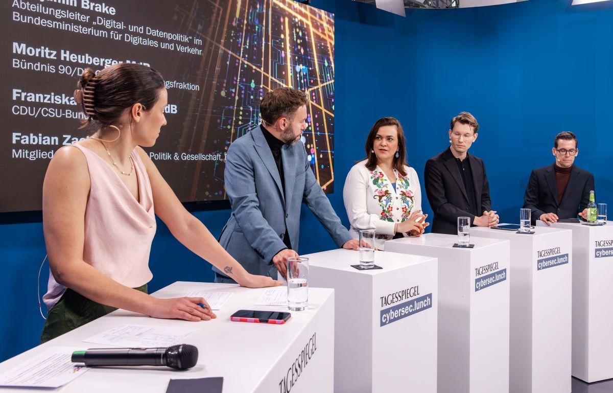 Viola Heeger, Moritz Heuberger, Franziska Hoppermann, Fabian Zacharias, Benjamin Brake (v. l. n. r.)